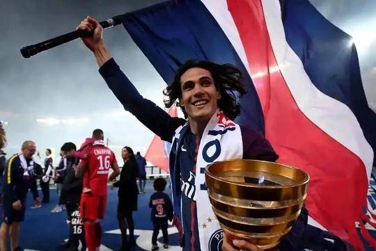 那不勒斯迎法甲关键赛，集结日强势反弹，媒体盛赞，临场指挥获称赞(二战日本被处死的甲级战犯)